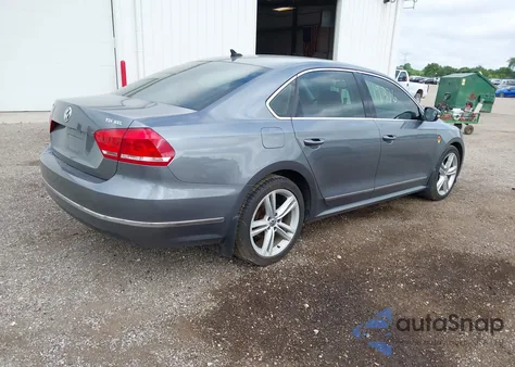 2015 Volkswagen Passat 2.0L Tdi Sel Premium z USA, uszkodzony, nr VIN 1VWCV7A31FC086648